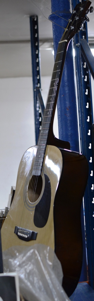 FALCON ACOUSTIC GUITAR