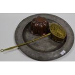 LARGE PEWTER CHARGER, OLD VICTORIAN COPPER JELLY MOULD & BRASS TOASTING PAN