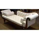 FINE MAHOGANY VICTORIAN CHAISE LONGUE WITH CREAM CLOTH UPHOLSTERY & 5 BOLSTER CUSHIONS
