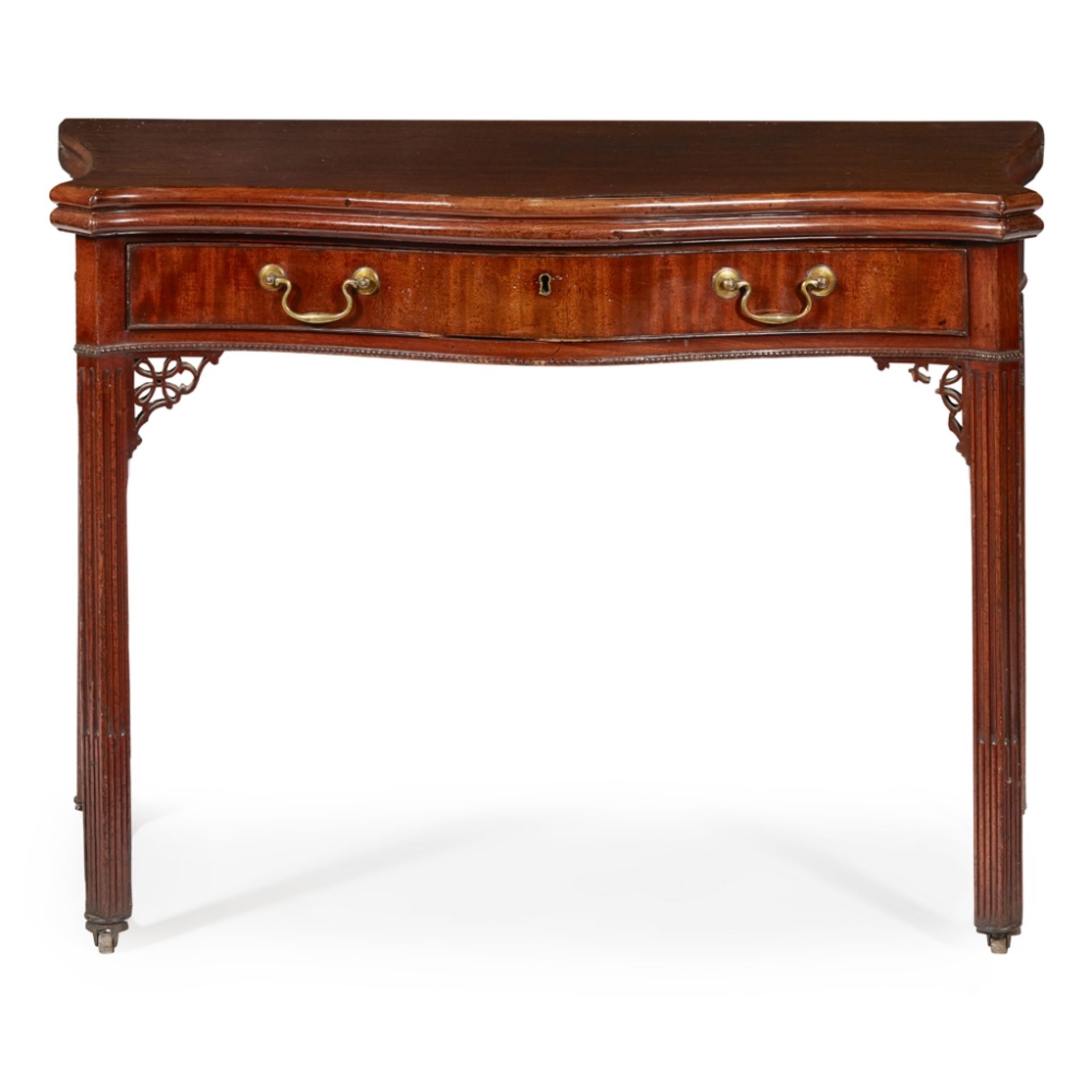 GEORGE III MAHOGANY SERPENTINE CARD TABLE18TH CENTURY serpentine fold-over top opening to a green