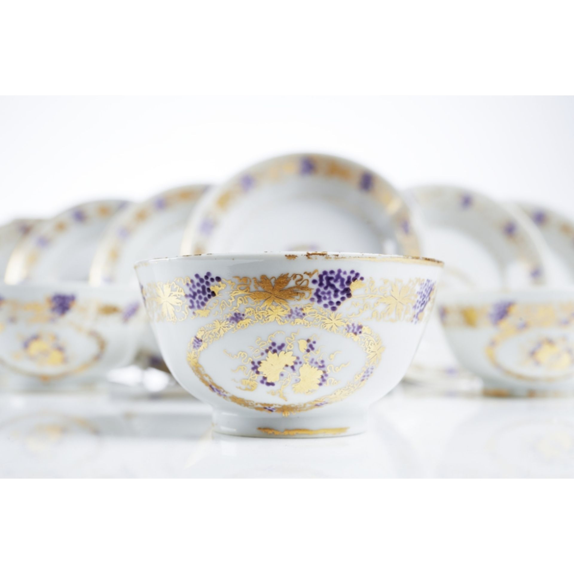 CHINESE EXPORT PORCELAIN PART TEA SERVICE18TH CENTURY decorated with bands and oval reserves of - Image 3 of 3