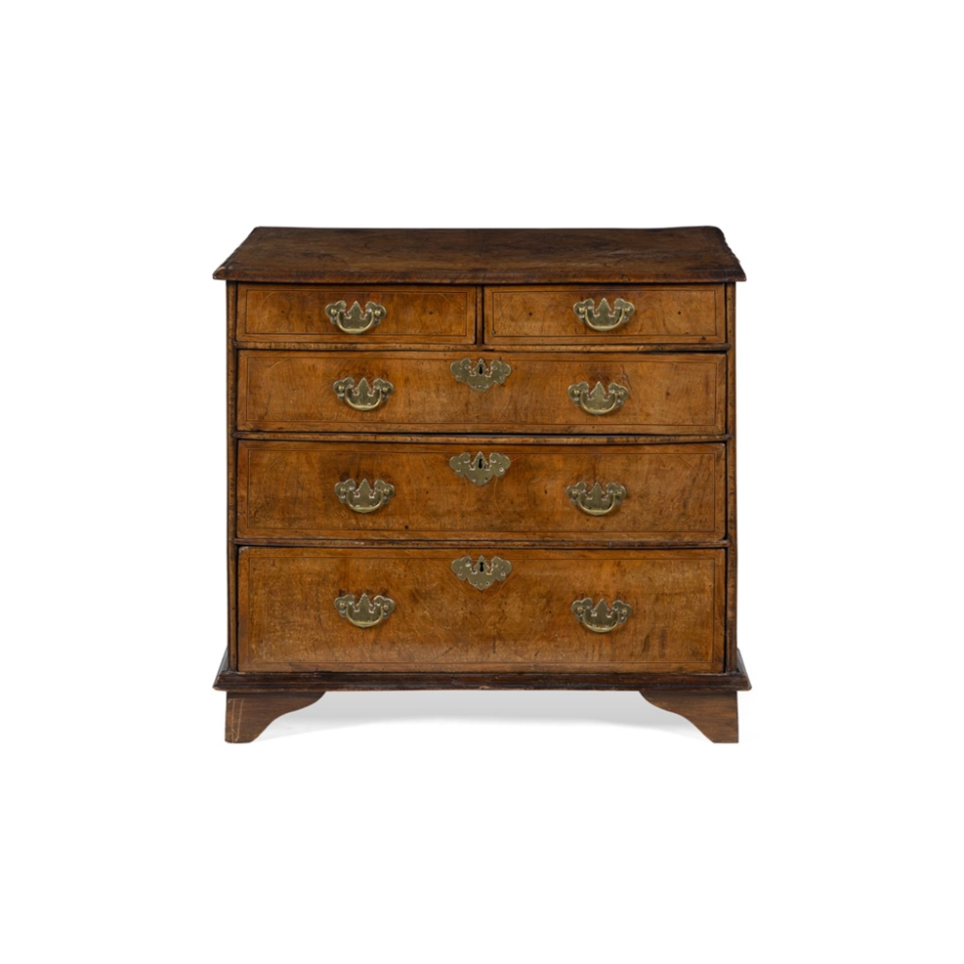 QUEEN ANNE WALNUT CHEST OF DRAWERSEARLY 18TH CENTURY the quarter veneered top with line and
