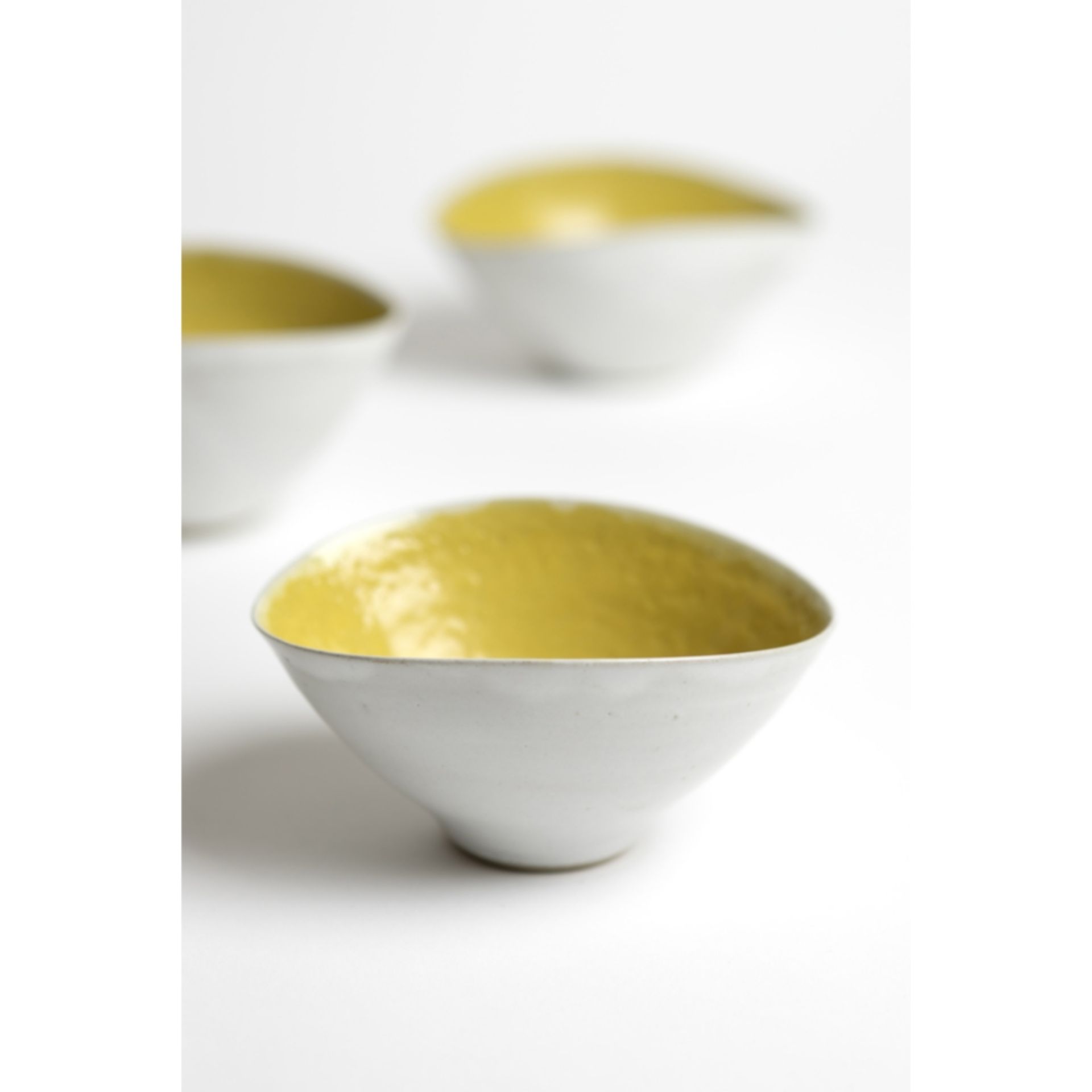 [§] LUCIE RIE D.B.E. (BRITISH, 1902-1995)SET OF THREE BOWLS each impressed artist's seal, white - Image 6 of 6