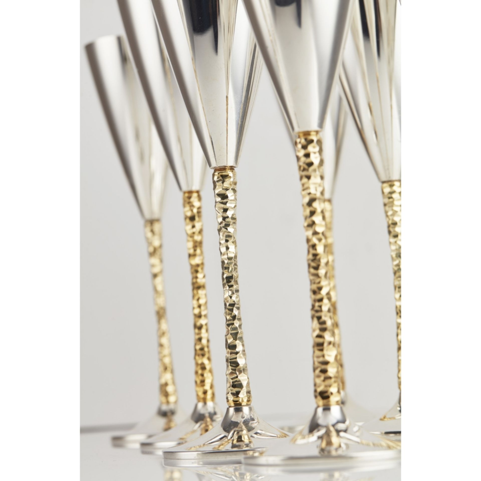 [§] STUART LESLIE DEVLIN A.O., C.M.G. (AUSTRALIAN, 1931-2018)SET OF TWELVE CHAMPAGNE FLUTES, - Image 4 of 6