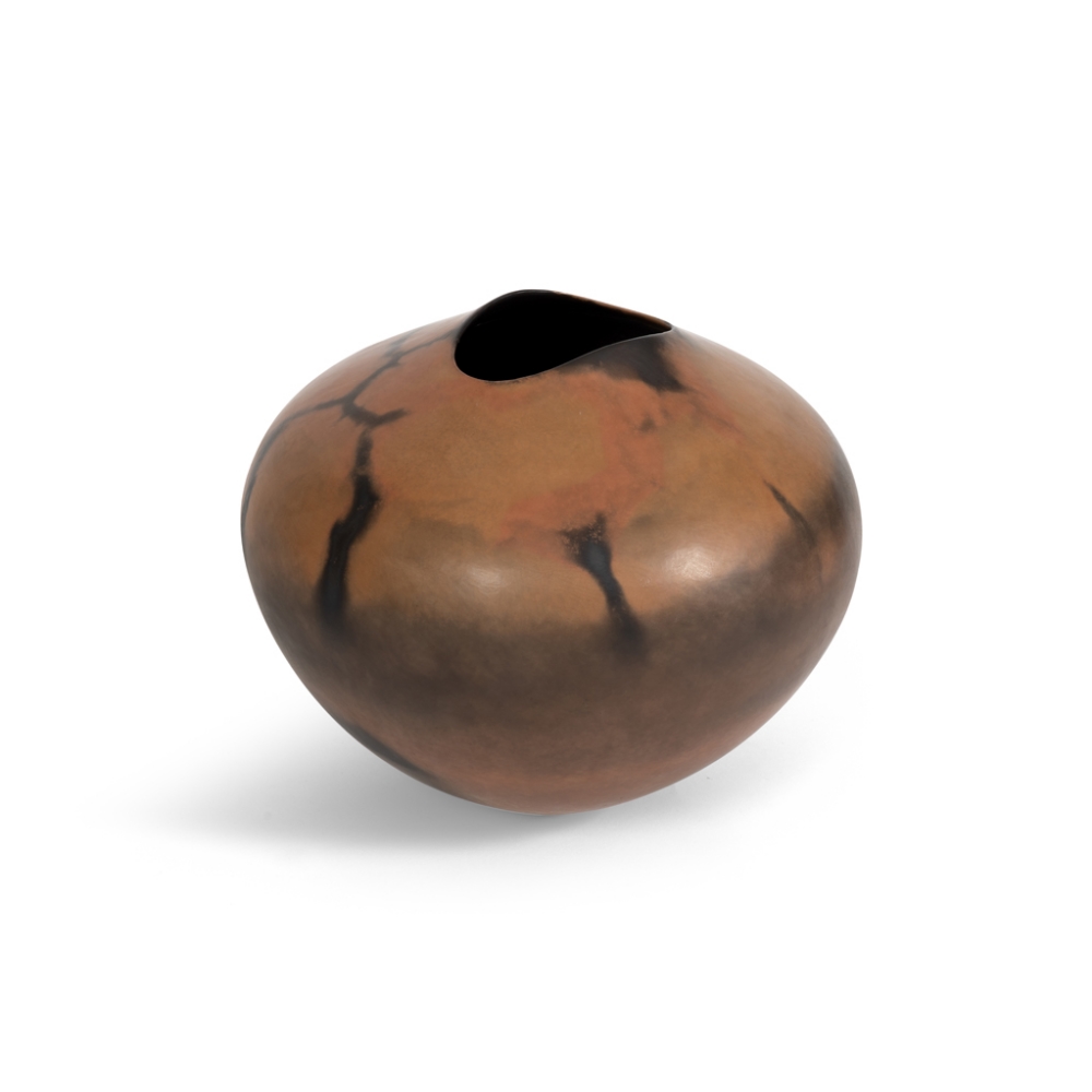 [§] GABRIELE KOCH (GERMAN, B.1948)VESSEL incised artist's signature, burnished terracotta36cm