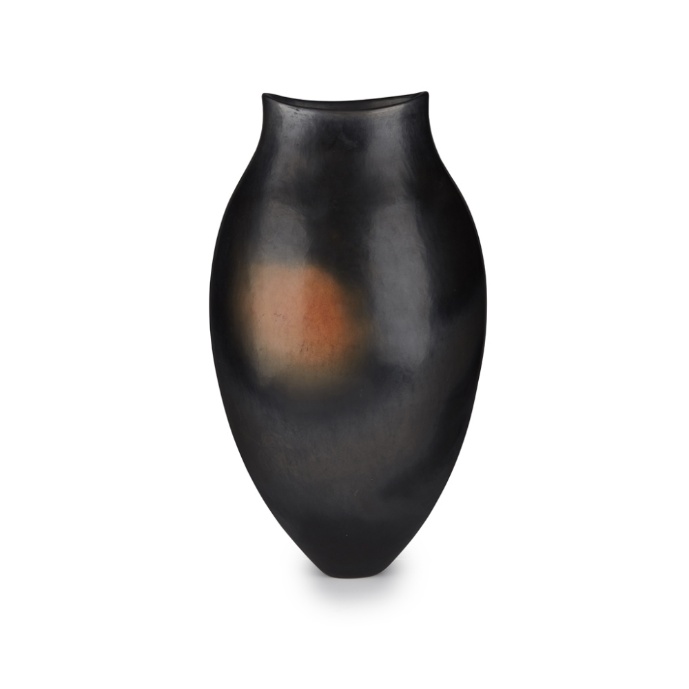 [§] GABRIELE KOCH (GERMAN, B.1948)VESSEL incised signature, burnished and smoke fired35cm high (13.