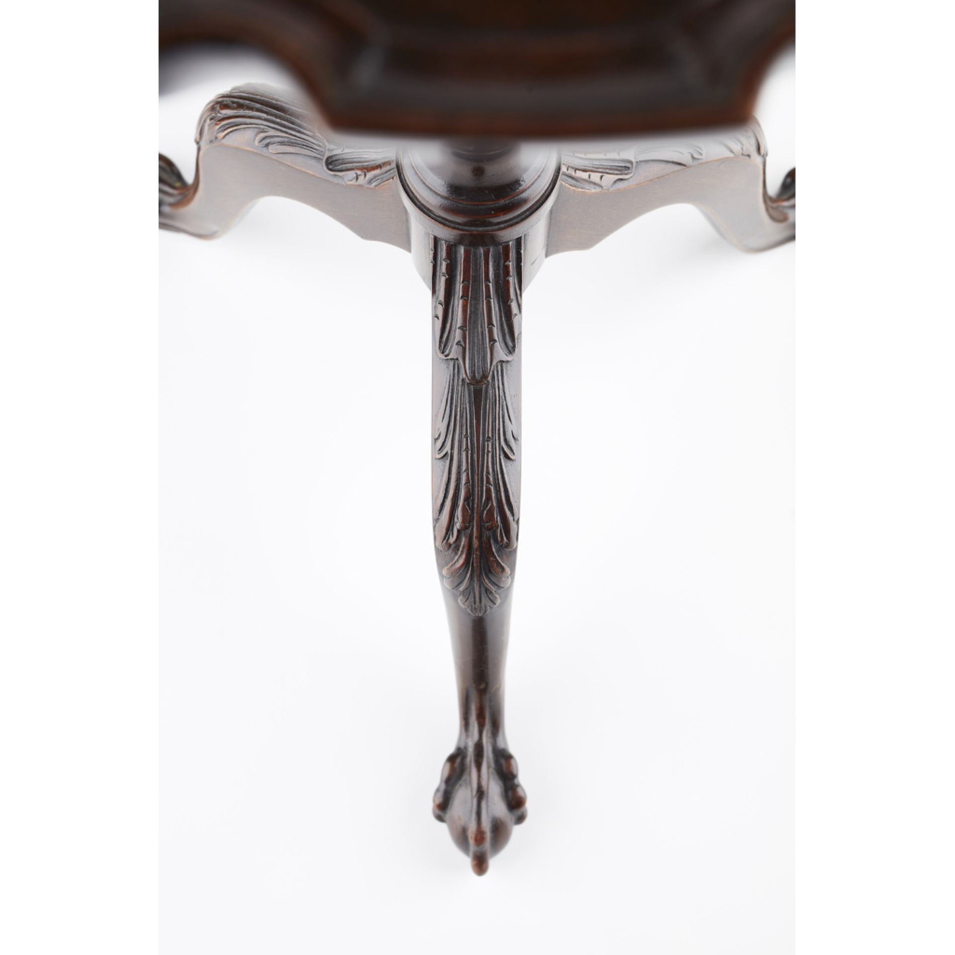 GEORGIAN STYLE MAHOGANY WINE TABLE EARLY 20TH CENTURY the piecrust top above a fluted and acanthus - Image 2 of 3