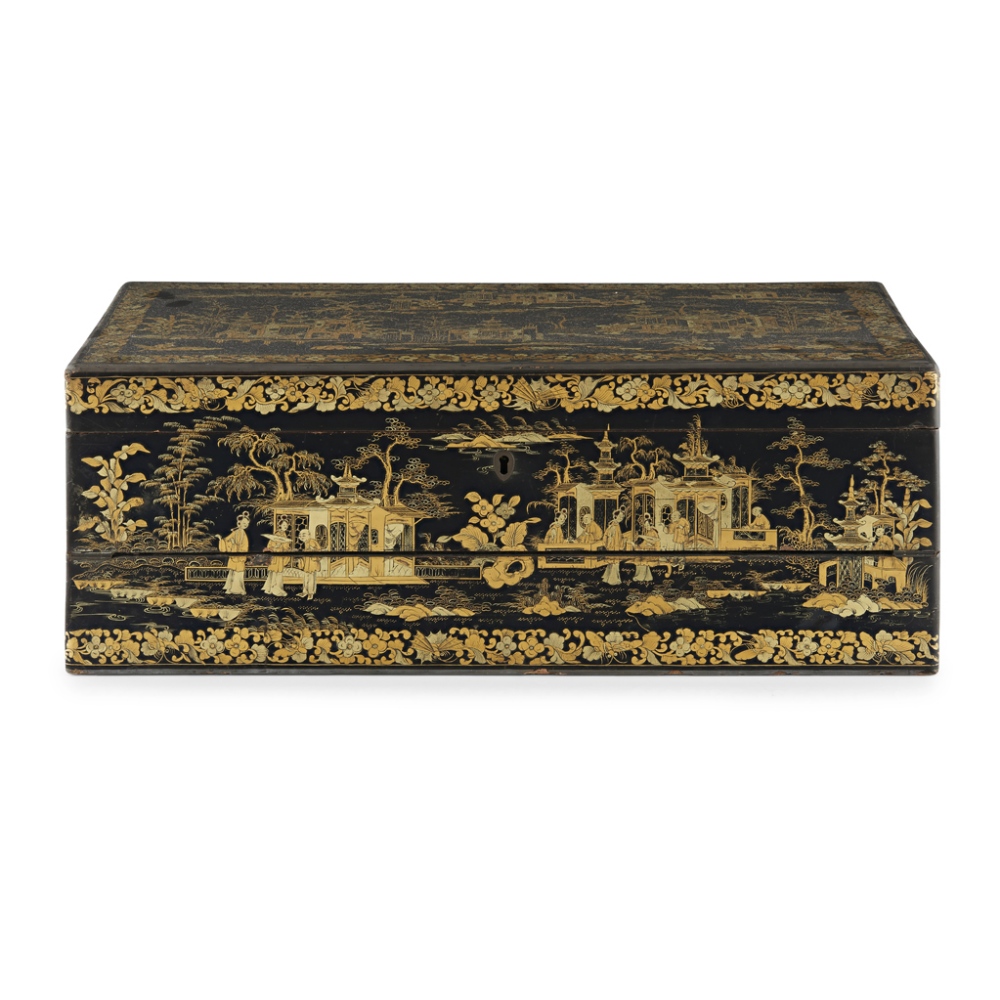 CANTON LACQUER LAP DESKQING DYNASTY, 19TH CENTURY the exterior finely lacquered with - Image 7 of 7