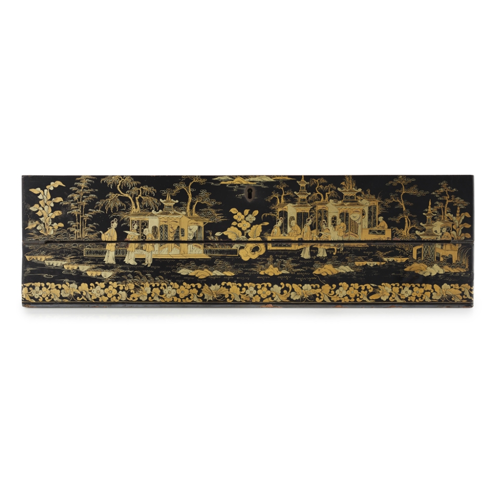 CANTON LACQUER LAP DESKQING DYNASTY, 19TH CENTURY the exterior finely lacquered with - Image 4 of 7