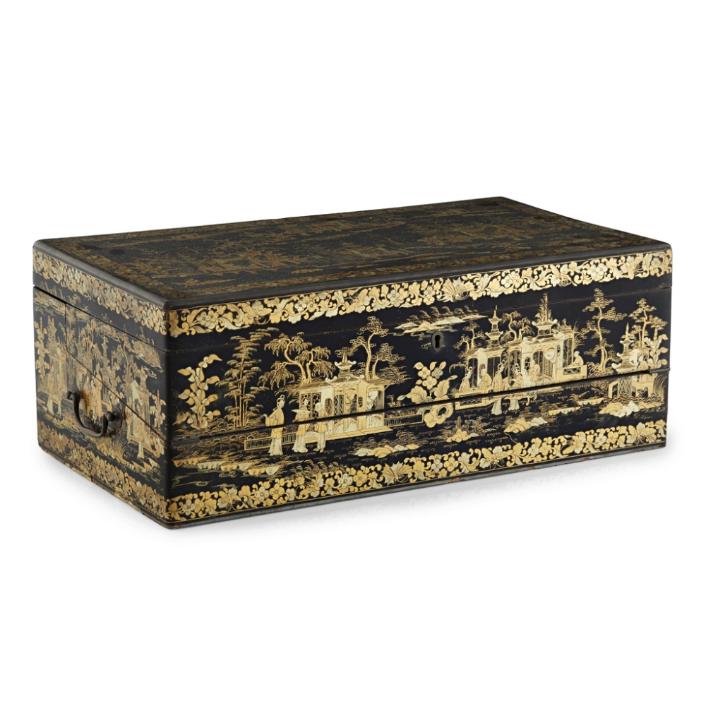 CANTON LACQUER LAP DESKQING DYNASTY, 19TH CENTURY the exterior finely lacquered with