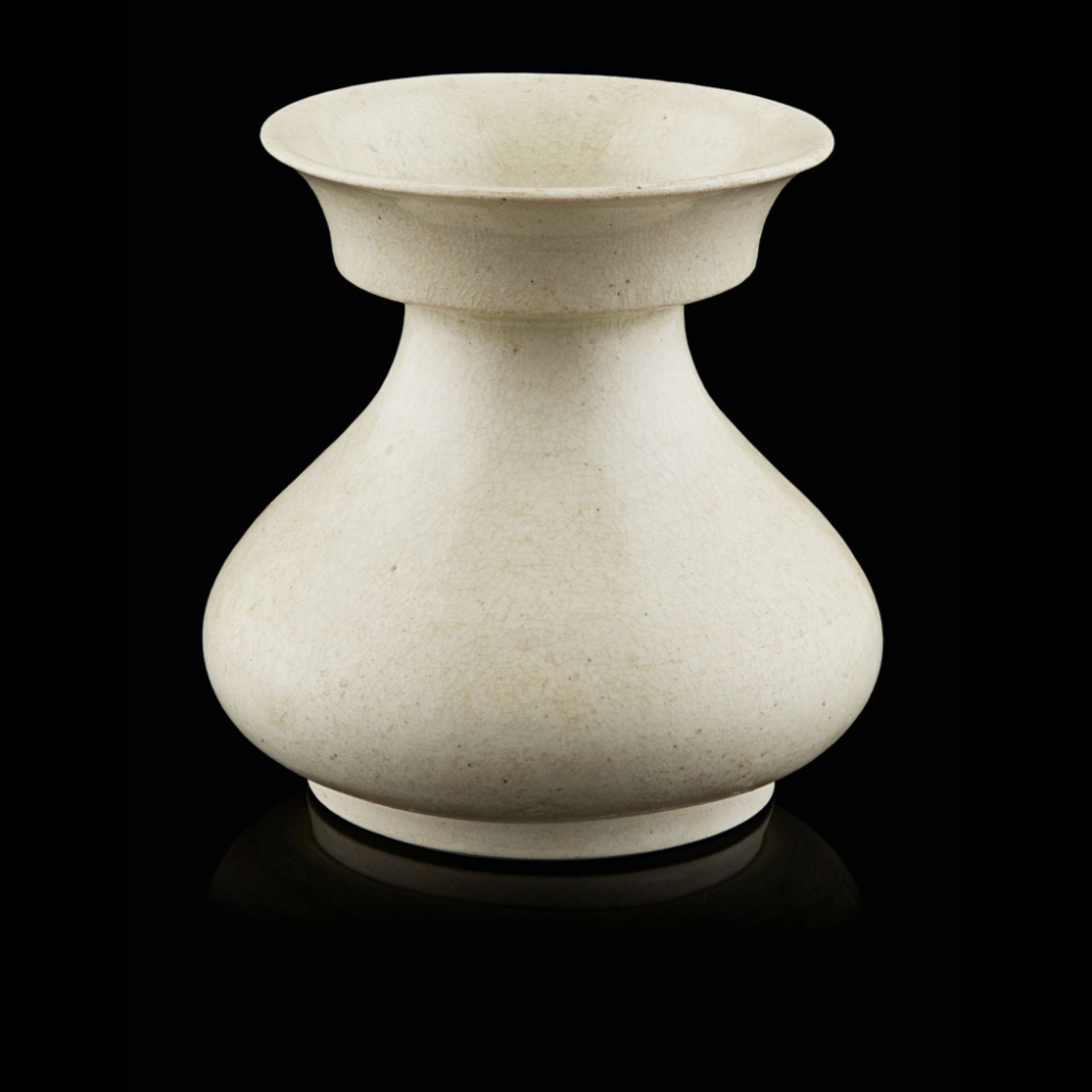 WHITE-GLAZED STONEWARE COMPRESSED PEAR-SHAPED JARTANG DYNASTY the body of compressed pear shape,