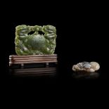 CARVED SHADOW AGATE PENDANTLATE QING DYNASTY/REPUBLIC PERIOD carved utilising the natural dark brown