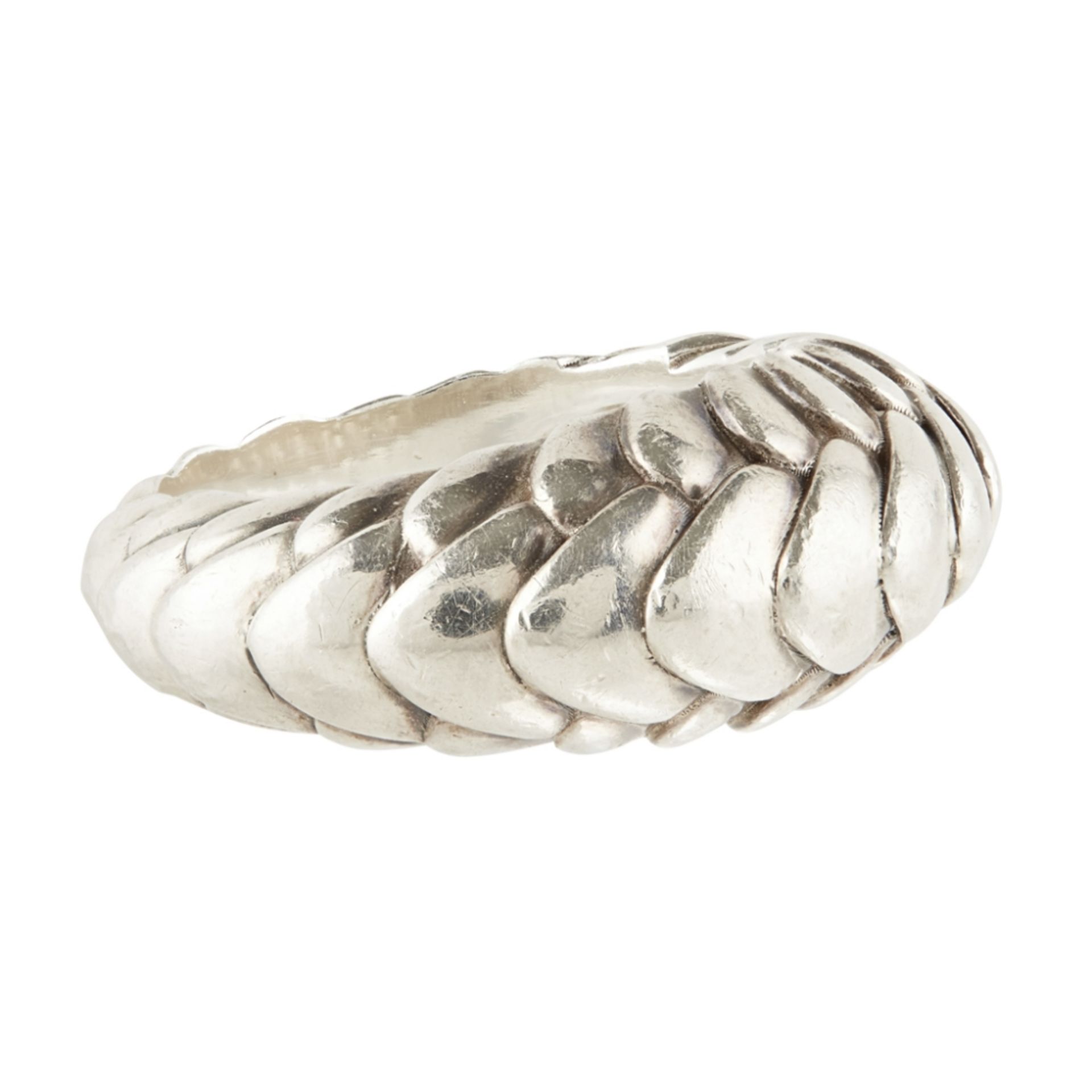 A 'Pangolin' ring and matching earrings, Patrick Mavros both of stylised scaled design, the earrings