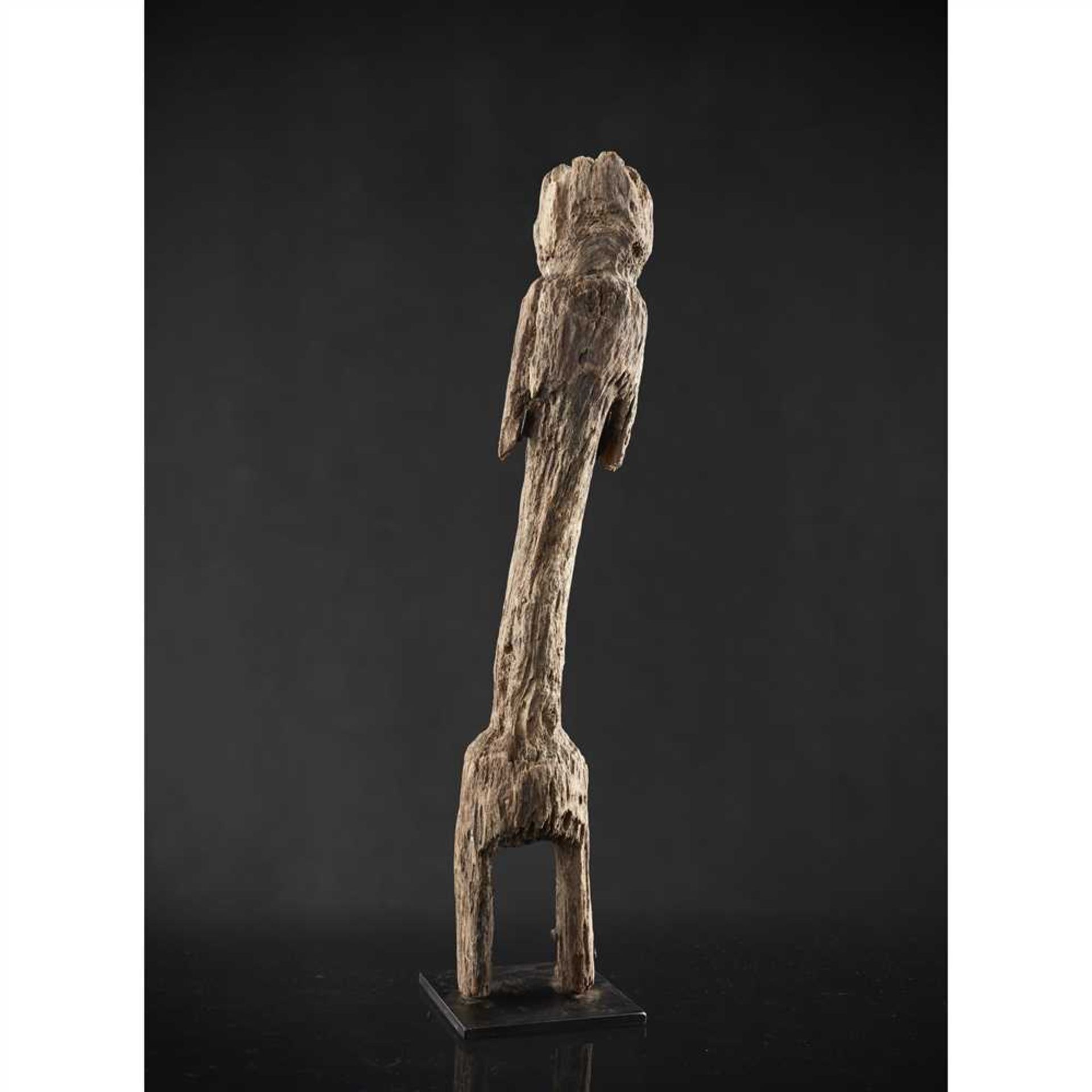 MOBA FIGURE TOGO carved wood, with long arms and torso, the figure is reduced to basic