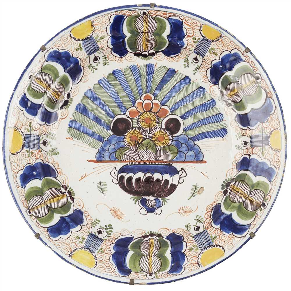 FIVE DELFT POLYCHROME 'PEACOCK' PATTERN CHARGERS, THE CLAW (DE KLAUW) FACTORY SECOND HALF 18TH - Image 4 of 6