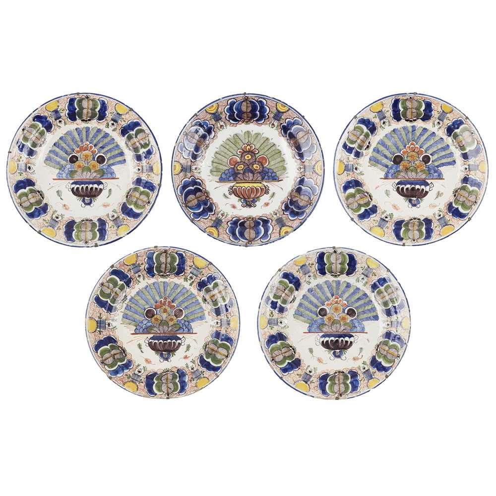 FIVE DELFT POLYCHROME 'PEACOCK' PATTERN CHARGERS, THE CLAW (DE KLAUW) FACTORY SECOND HALF 18TH