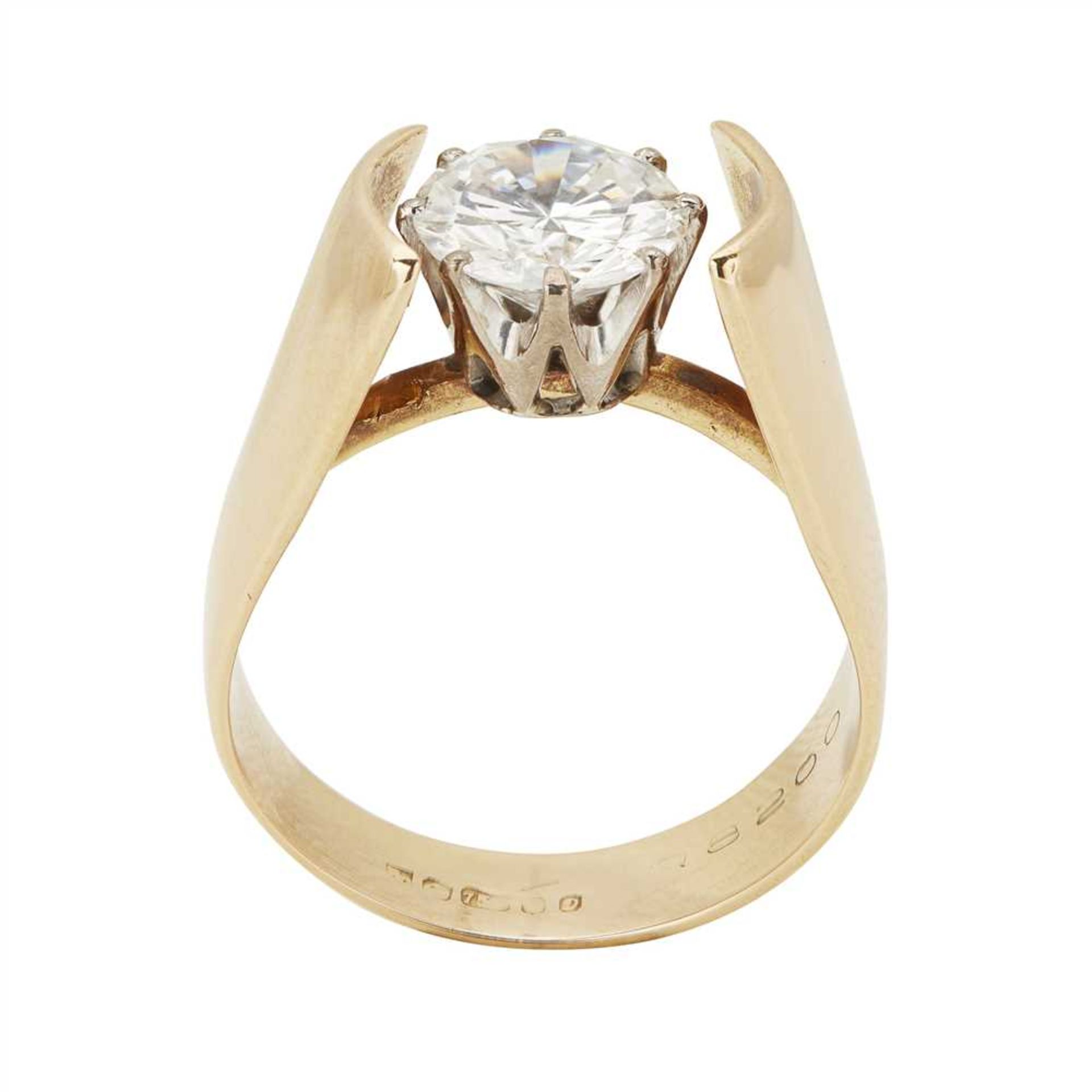 A single stone diamond set ring