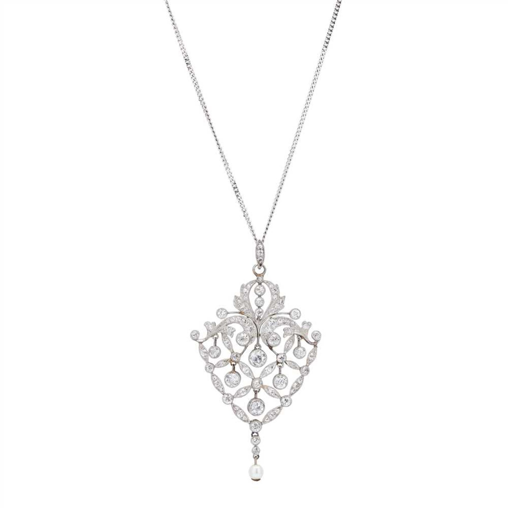 An Edwardian diamond set pendant