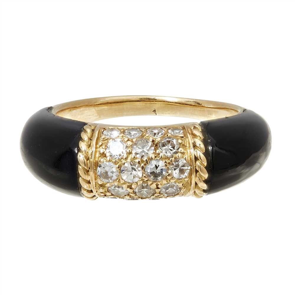 An onyx and diamond set ring - Image 2 of 2