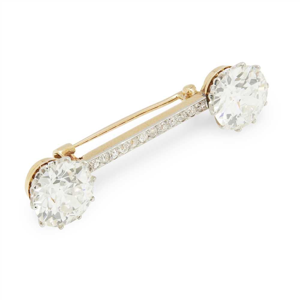 A diamond bar brooch - Image 2 of 2