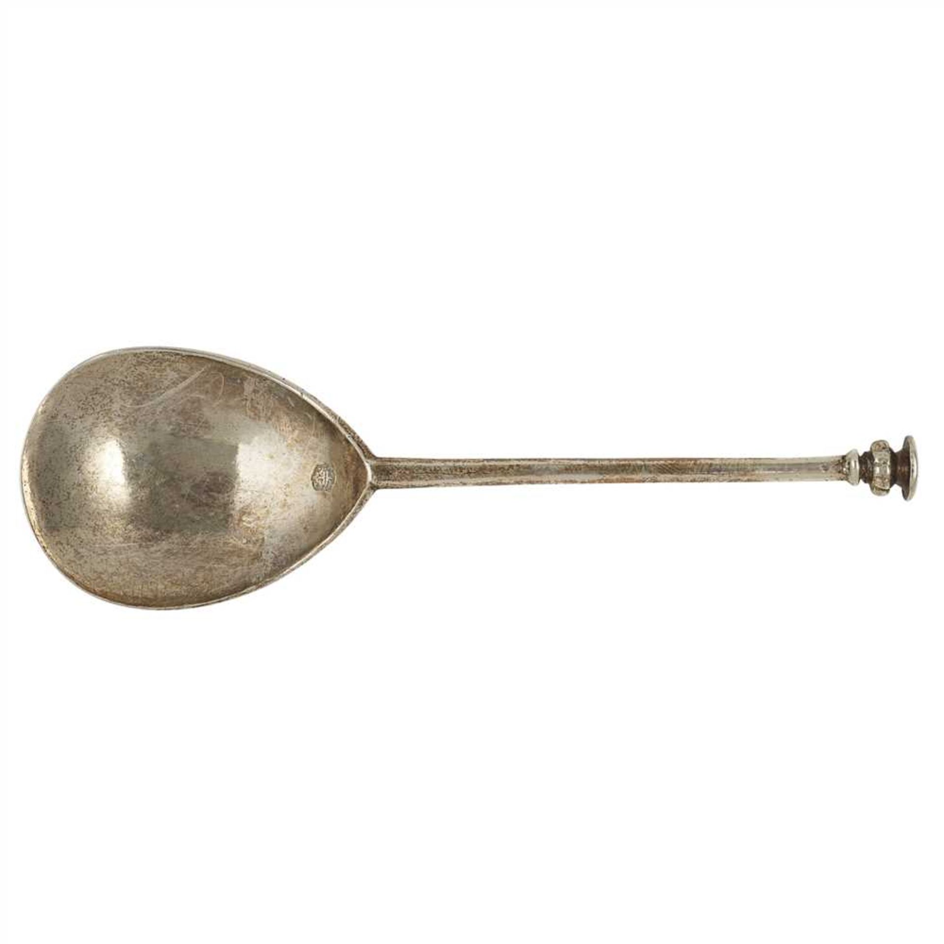 An early 17th century seal top spoon