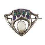 THEODOR FAHRNER (1859-1919) JUGENDSTIL BROOCH, CIRCA 1900 set with green cabochon stones and a