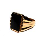 An 18 carat gold gentleman's signet ring set with black onyx
