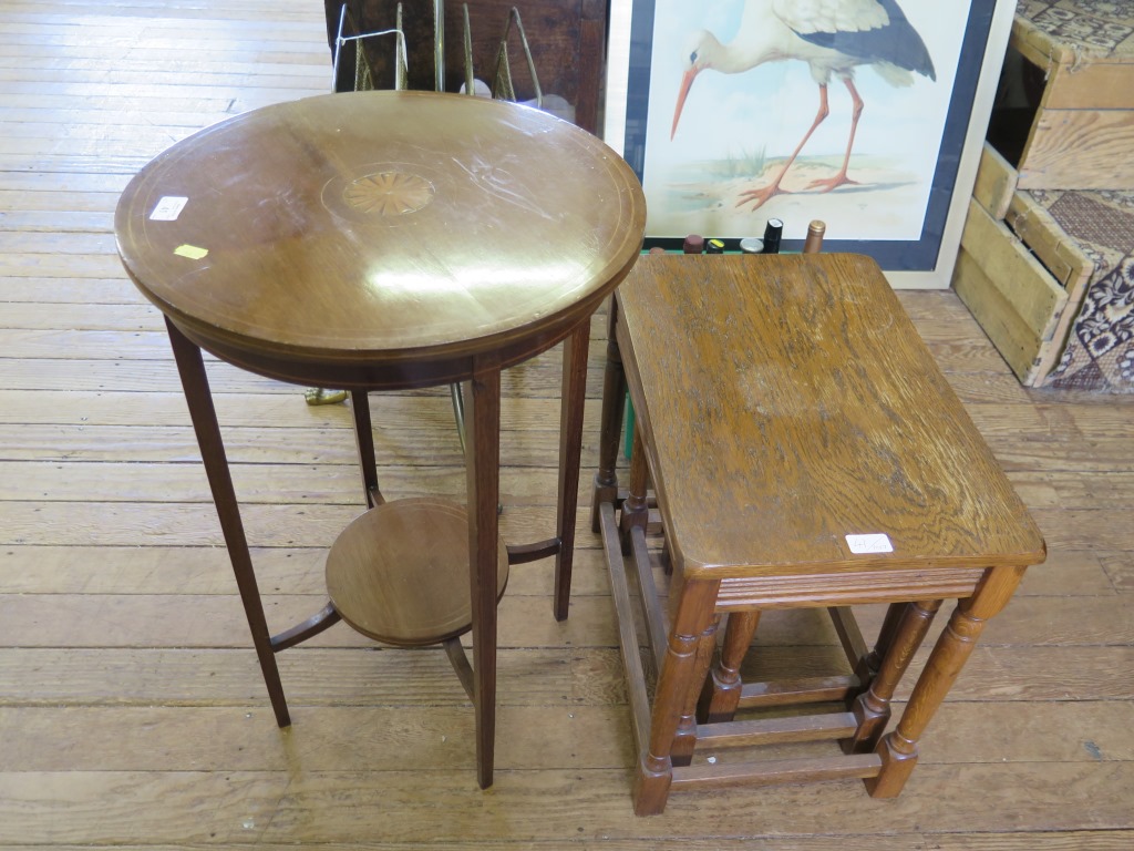 An Edwardian mahogany and line inlaid circular occasional table, with patera inlay 44.5cm