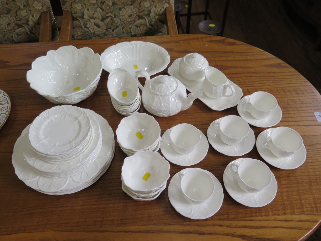 A Coalport Countryware part tea and dinner service, including teapot, bowls, avocado bowls and - Image 2 of 2