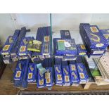 Hornby-Dublo: Selection of 3-rail track, points, signal, railer and buffer stops in boxes