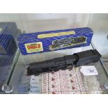 Hornby-Dublo 3-rail LT25 black 2-8-0 Freight Locomotive and tender 48158 in original box