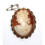 A shell cameo depicting a lady set in 9 carat gold frame