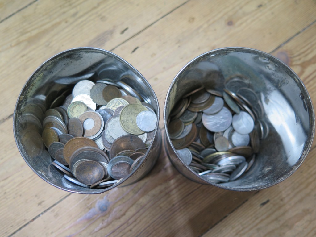 Two tubs of coins - Image 2 of 2