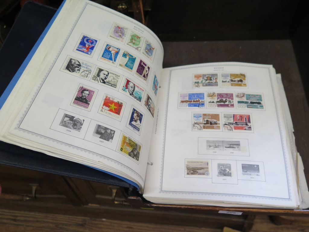 Four Minkus Publication Master Global stamp albums, containing World postage stamps - Image 2 of 4