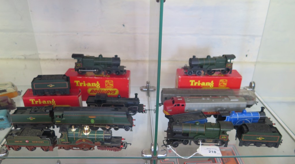 Triang: three R.350 4-4-0 Locomotives (only two with tenders), Lord of the Isles, Biggin Hill, - Image 3 of 3
