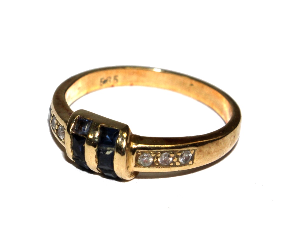 A 14 carat gold ring set to the centre with square sapphires and diamond set to the shoulders