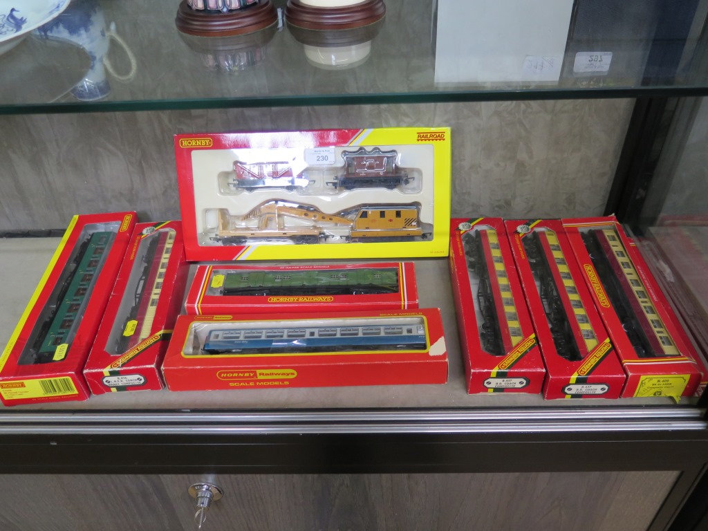 Hornby Railways: R.6365 Breakdown Pack, six coaches and SR Luggage Van in boxes (8)