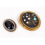 AN ANTIQUE OVAL PIETRA DURA BROOCH with yellow metal frame, 3.5cm wide x 4.5cm high together with