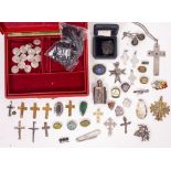 A QUANTITY OF HARDSTONE AND OTHER JEWELLERY a small white metal scent bottle, brooches, pendants