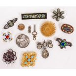 A YELLOW METAL BROOCH set with scroll decoration and turquoise coloured stones together with a