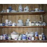 A MIXED COLLECTION OF CERAMICS to include Chinese porcelain, a crescent part tea set, a Stoke-on-