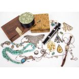 A COLLECTION OF COSTUME JEWELLERY to include turquoise bead necklace with yellow metal clasp, a