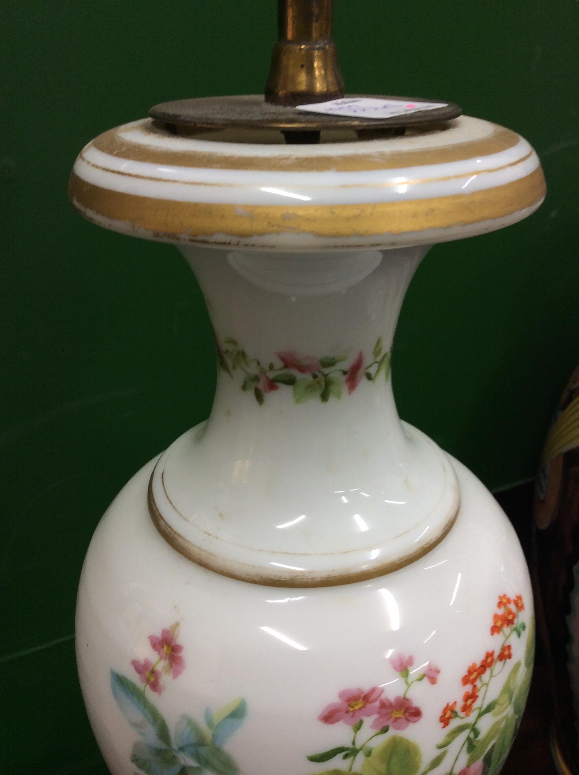 A PAIR OF OPALESCENT GLASS TABLE LAMPS of baluster form decorated with flowers, 50.5cm high - Image 9 of 13