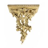 AN ANTIQUE CARVED GILT WOOD WALL BRACKET of scrolling acanthus leaf form 42cm in length