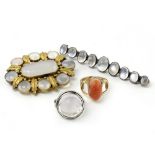 A 9CT YELLOW GOLD MOUNTED BANDED AGATE CABOCHON RING a gilt metal mounted moodstone brooch in the