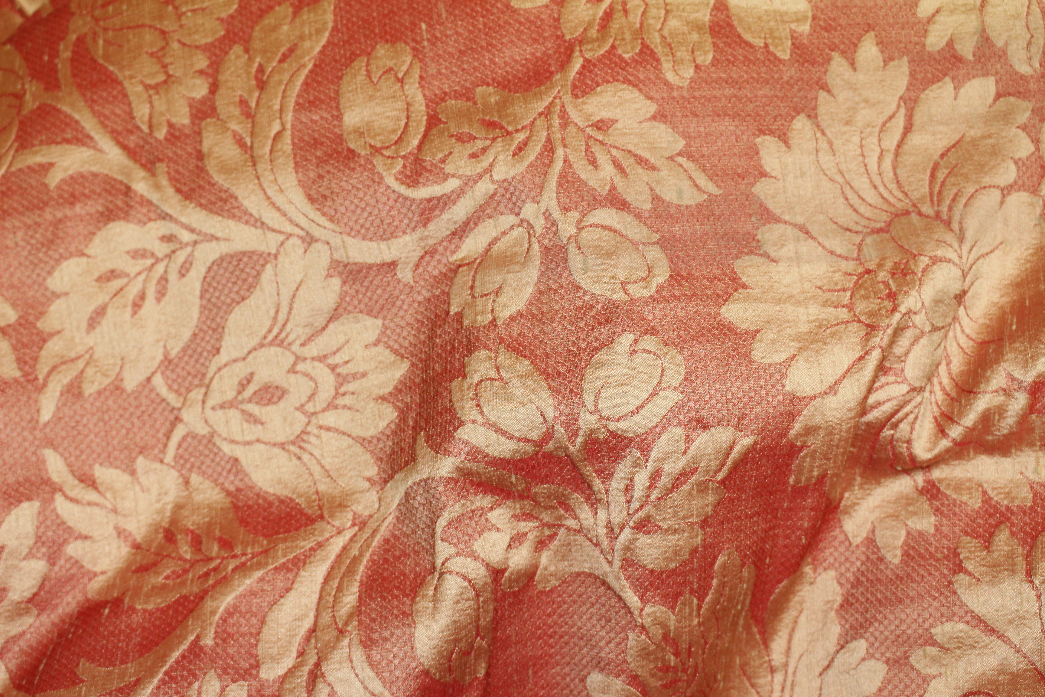 A PAIR OF 20TH CENTURY RAW SILK CURTAINS on a coral ground with peony decoration with gathered - Image 9 of 15