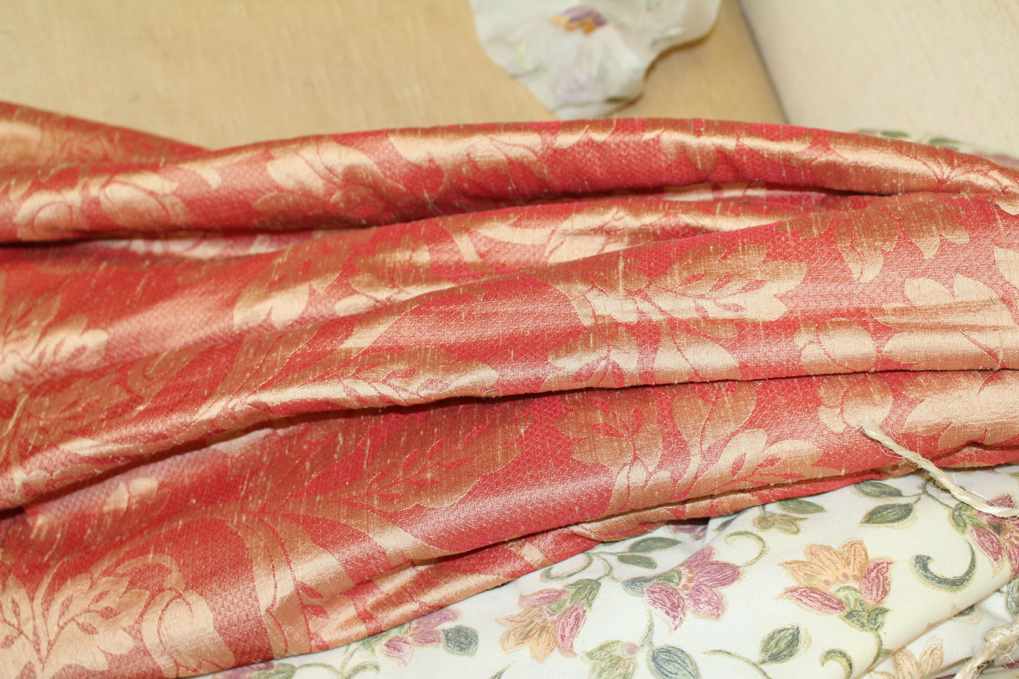 A PAIR OF 20TH CENTURY RAW SILK CURTAINS on a coral ground with peony decoration with gathered - Image 3 of 15