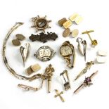 A SELECTION OF GOLD AND SILVER JEWELLERY to include 9 carat gold cufflinks, a yellow metal mounted