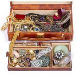 A COLLECTION OF COSTUME JEWELLERY to include white metal brooches, belt buckles, turquoise inset and