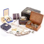 A QUANTITY OF SILVER AND WHITE METAL JEWELLERY to include rings, a gate bracelet, simulated pearl